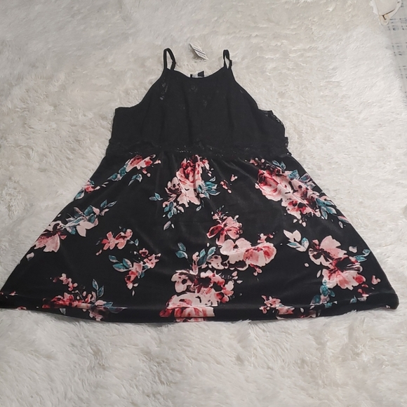 Dress - Picture 2 of 6